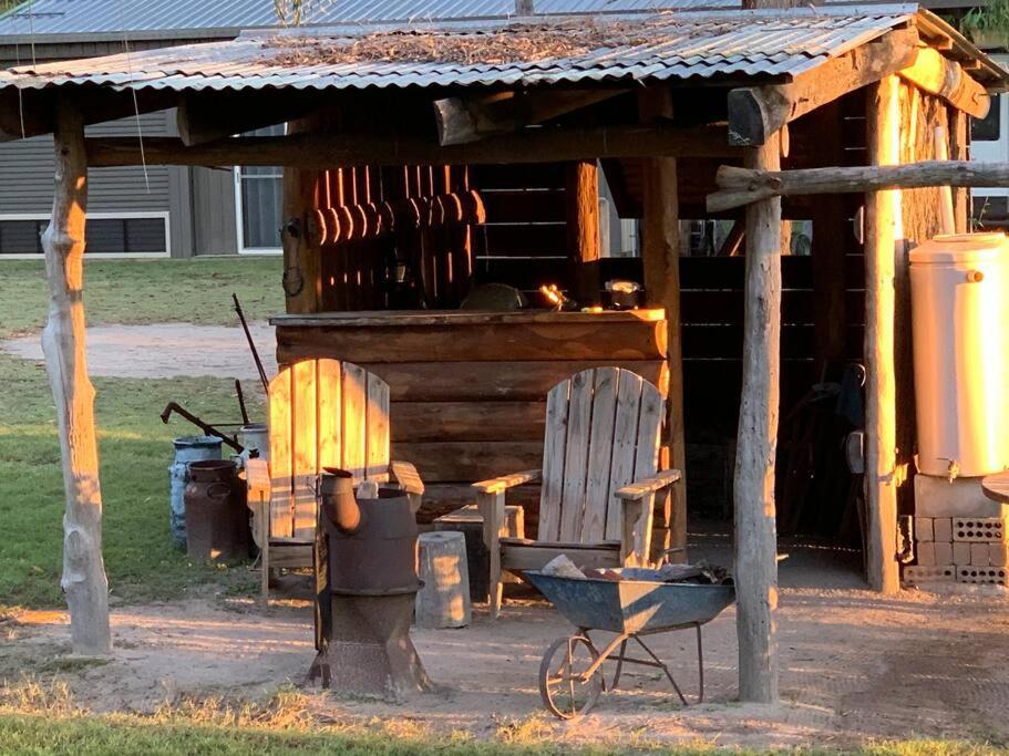 Saddleback Country Cabins Near Gin Gin Villa Moolboolaman Bagian luar foto